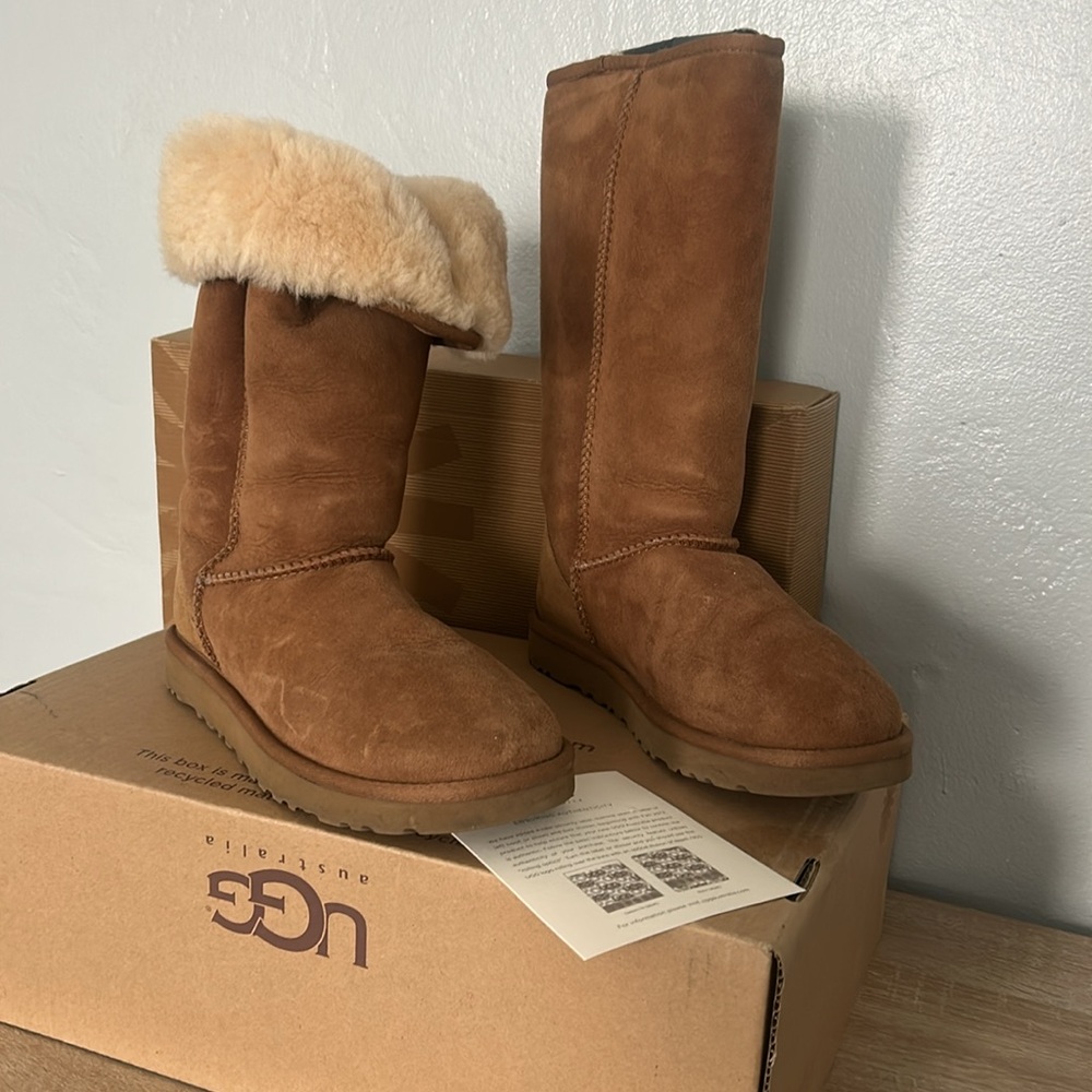 UGG : size 8 : classic tall II chestnut tan Uggs boots 🧸